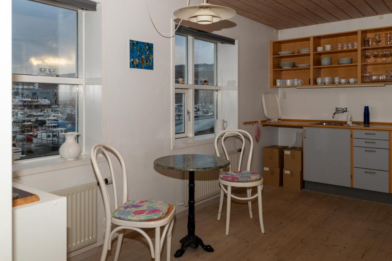 Guesthouse At The Boat Harbour Tórshavn Eksteriør bilde